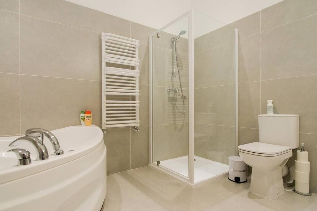 Modern & Spacious 80M2 Apartment In Riga Old Town Eksteriør billede